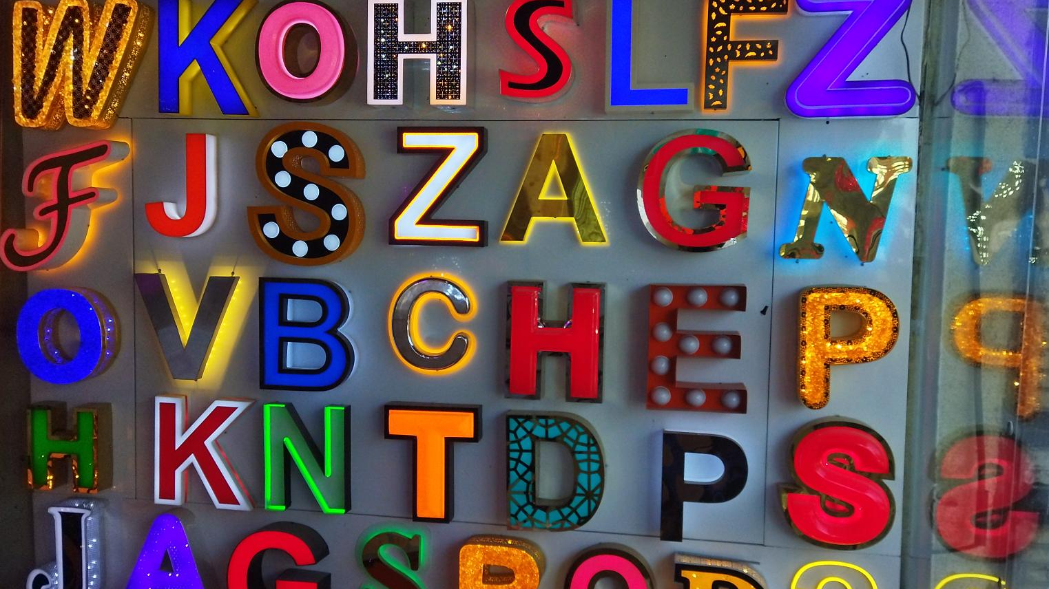 تاثیر تابلو بر هویت بصری برند