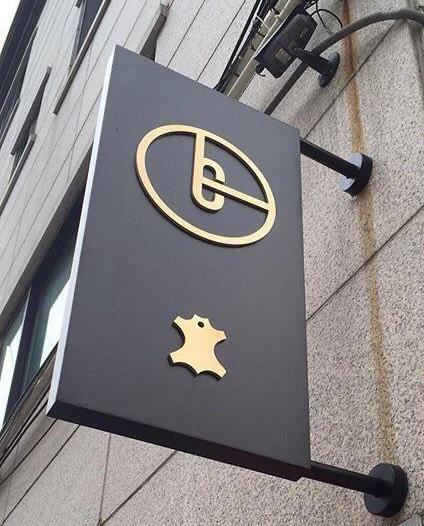 تفاوت تابلو کامپوزیت فلت و تابلو کامپوزیت برجسته